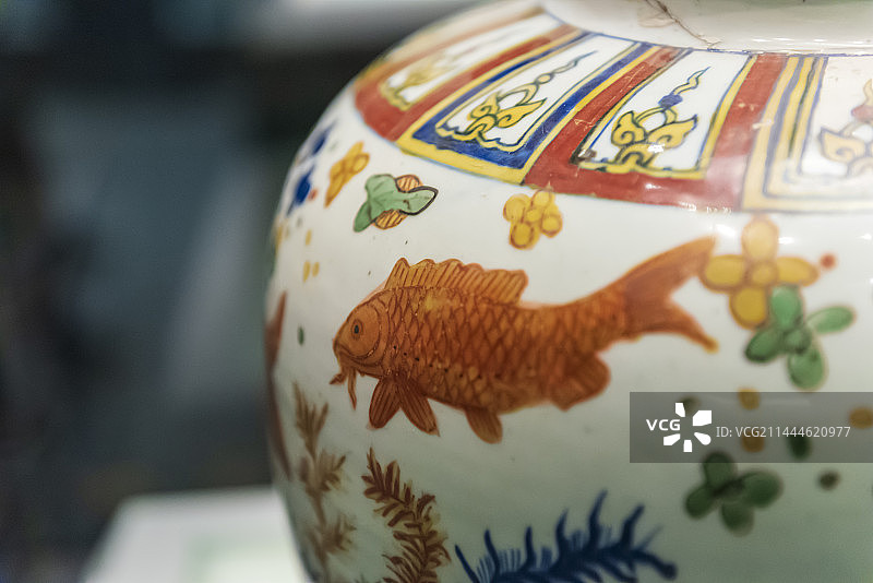 北京中国国家博物馆，五彩鱼藻图罐，明嘉靖图片素材