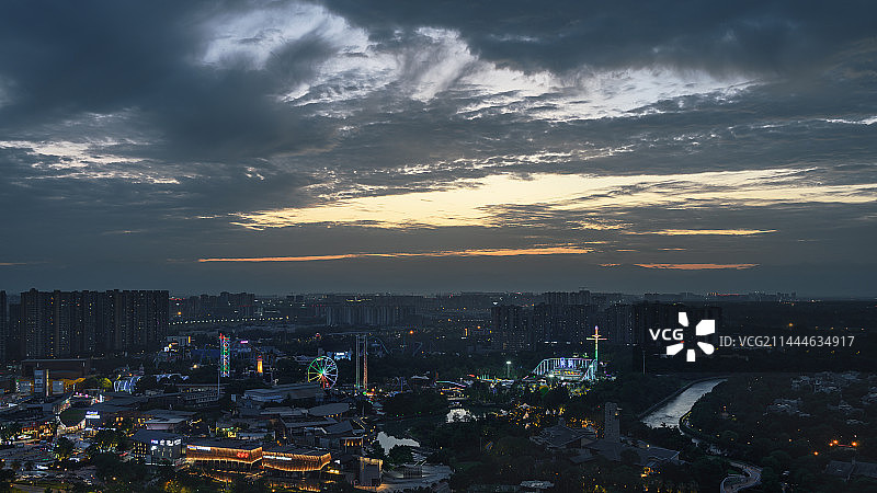 成都欢乐谷黄昏夜景城市风光图片素材