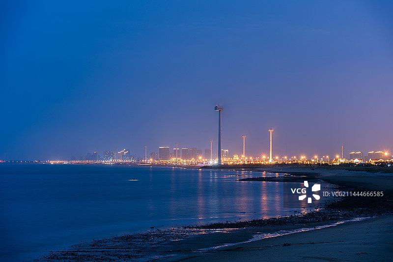 夜晚城市海边图片素材