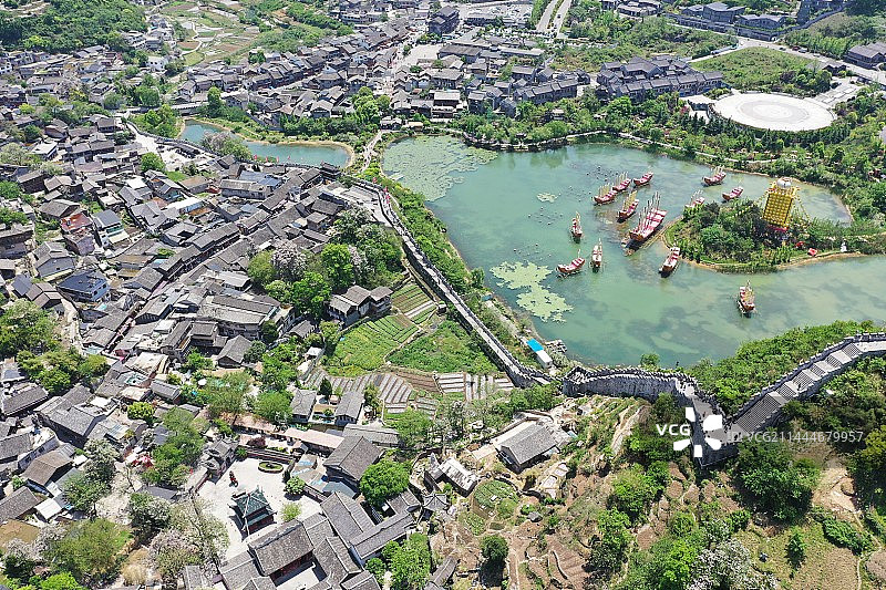 航拍贵州省贵阳市花溪区青岩古镇历史建筑风光图片素材