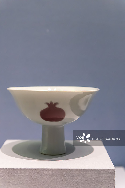 北京中国国家博物馆，釉里红三果纹高足碗，明宣德图片素材