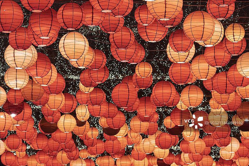 夜晚中国传统灯笼特写图片素材