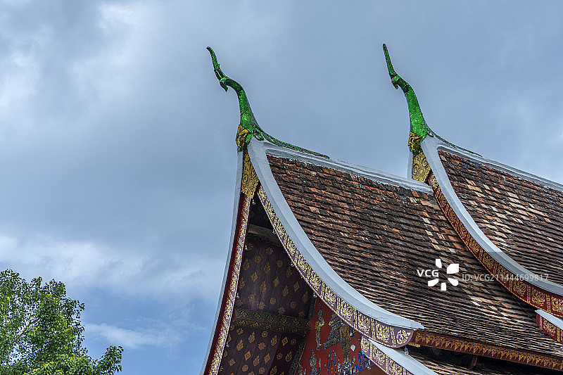 老挝琅勃拉邦漂亮的香通寺建筑物图片素材