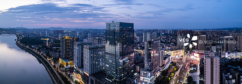 中国湖南省株洲中心广场夜景图片素材