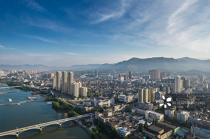 清晨天台山下天台县城市风光图片素材