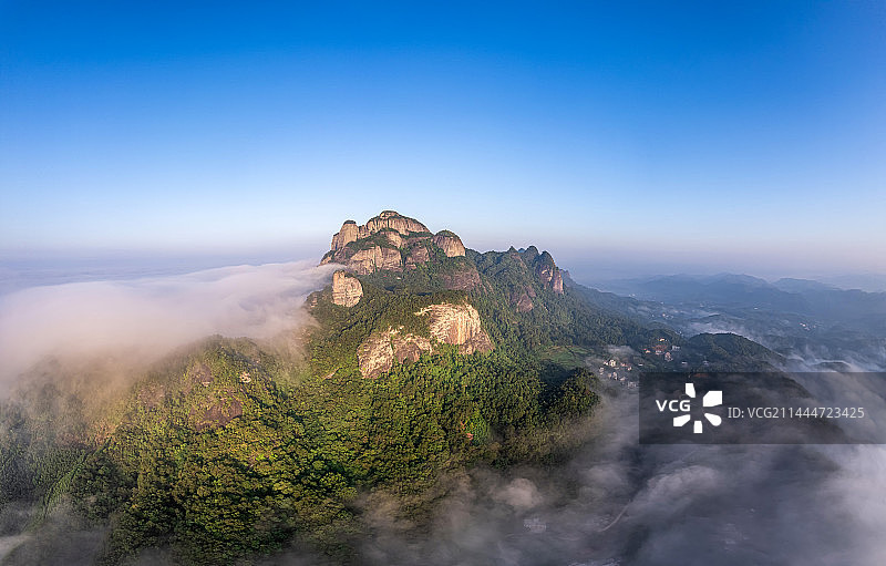 航拍容县大围顶云海奇观全景图片素材