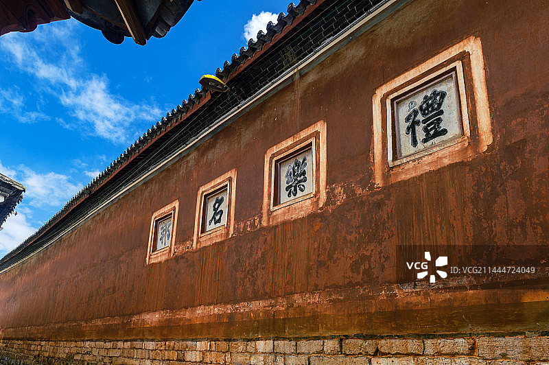 文庙位于通海县城南隅。始建于元代,为中轴线分幢迭起单体组合式古建筑群，是图片素材