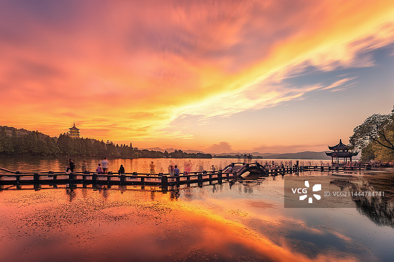 西湖晚霞长桥雷峰塔图片素材