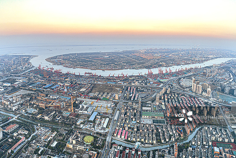 上海港 军工路码头 张华浜码头 吴淞码头 上港集团 黄浦江下游 长江入海口 吴淞口 上海宝山区图片素材
