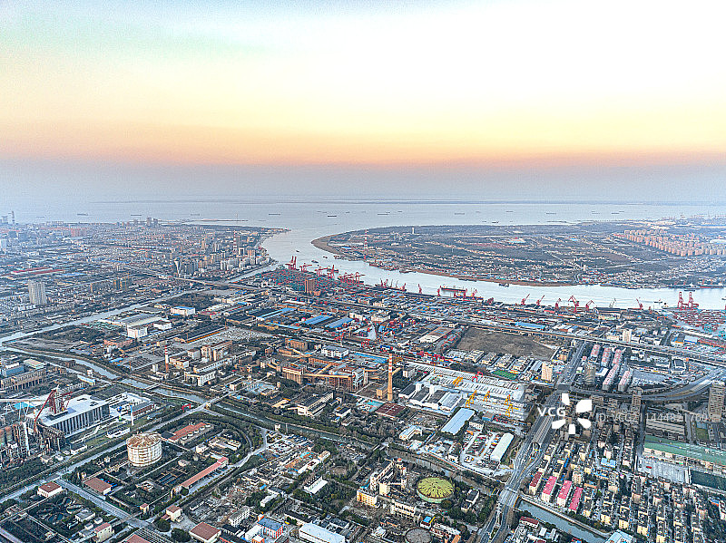 上海港 军工路码头 张华浜码头 吴淞码头 上港集团 黄浦江下游 长江入海口 吴淞口 上海宝山区图片素材