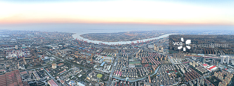 上海港 军工路码头 张华浜码头 吴淞码头 上港集团 黄浦江下游 长江入海口 吴淞口 上海宝山区图片素材