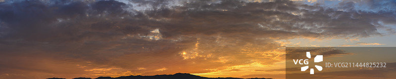 西山傍晚日落时分的夕阳晚霞图片素材