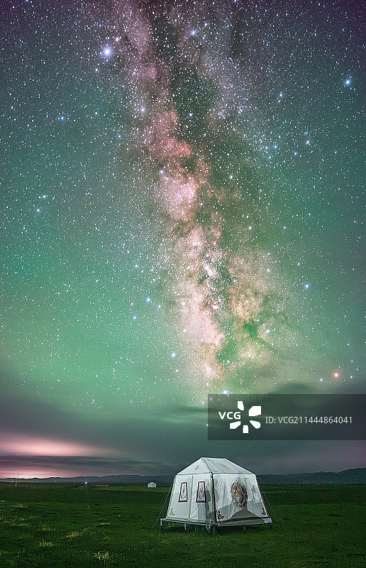 蒙古包上的银河图片素材