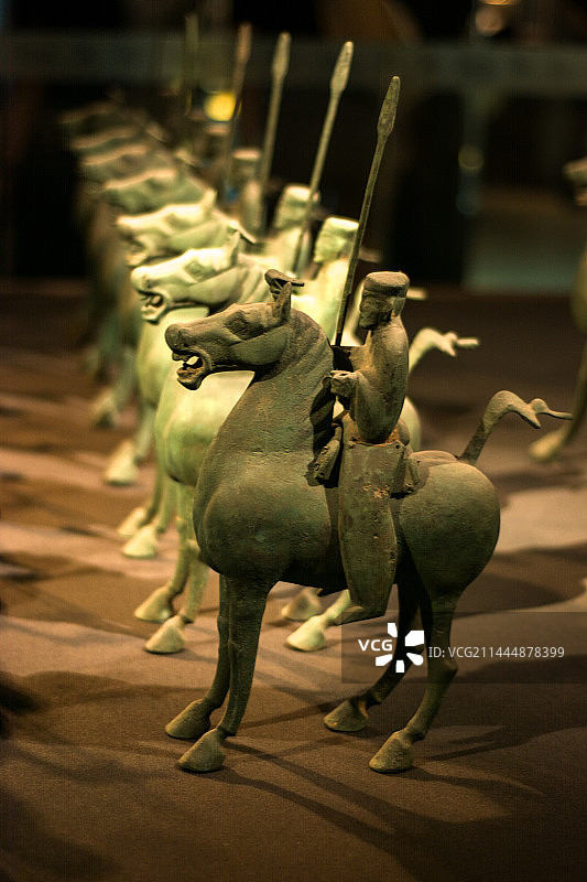 中国甘肃省博物馆馆藏国家一级文物铜奔马仪仗队图片素材