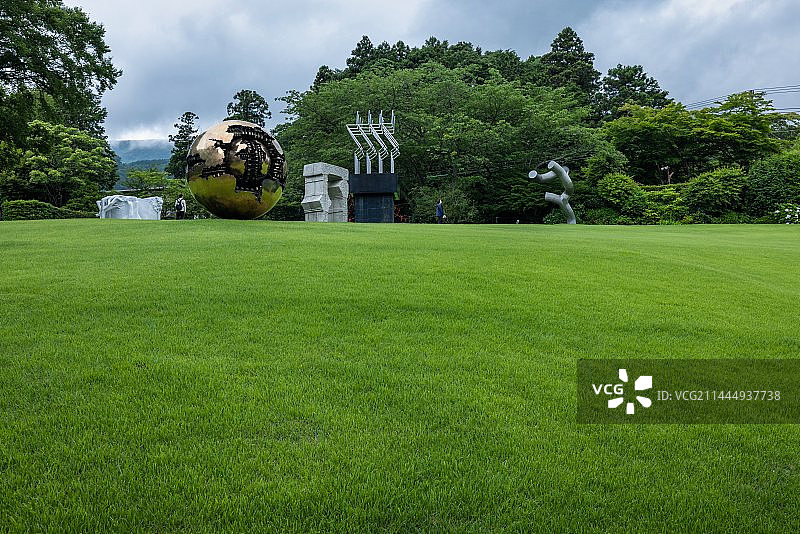 日本箱根雕刻之森美术馆的室外雕塑图片素材