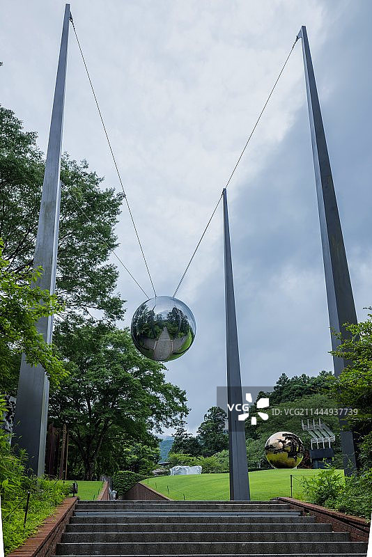 日本箱根雕刻之森美术馆的室外雕塑图片素材