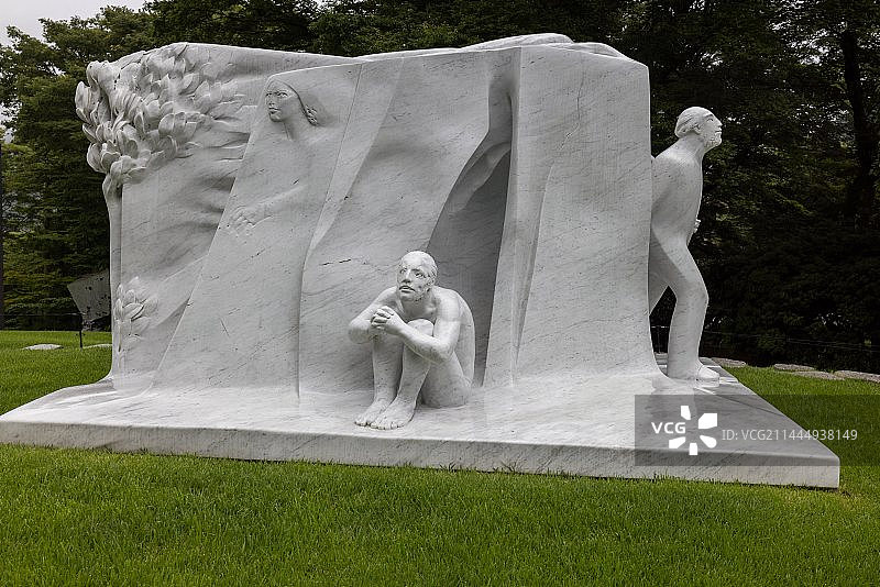 日本箱根雕刻之森美术馆室外雕塑作品图片素材