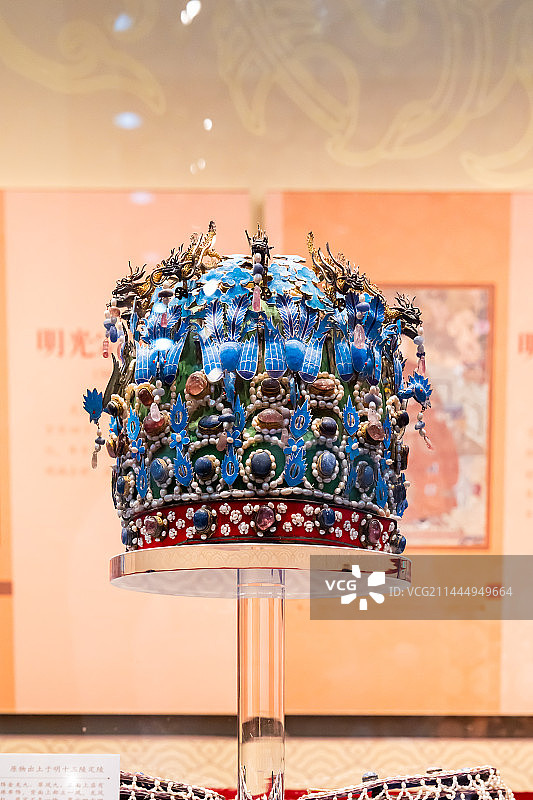明十三陵展出——九龙九凤冠图片素材