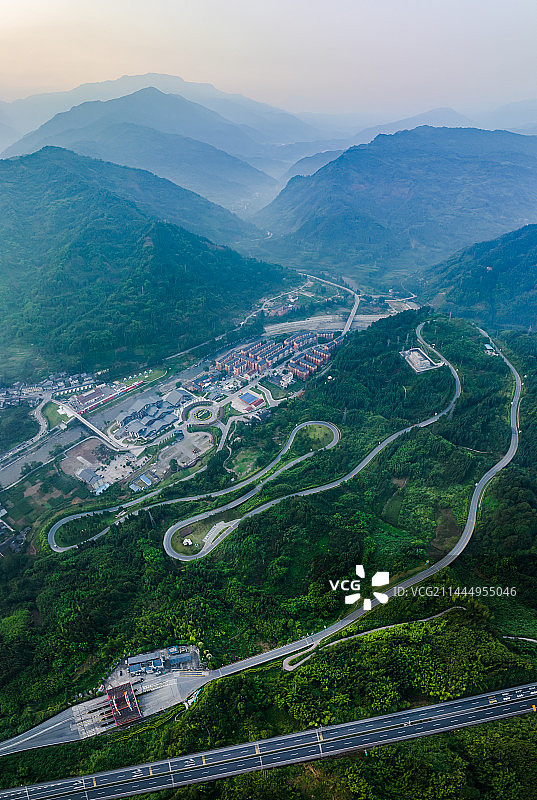 大熊猫国家公园南入口四川雅安荥经龙苍沟镇航拍全景图片素材