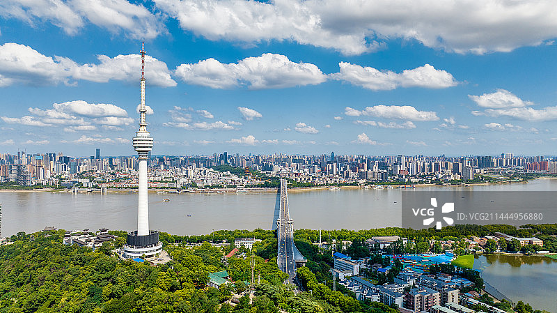 武汉地标建筑龟山电视塔图片素材