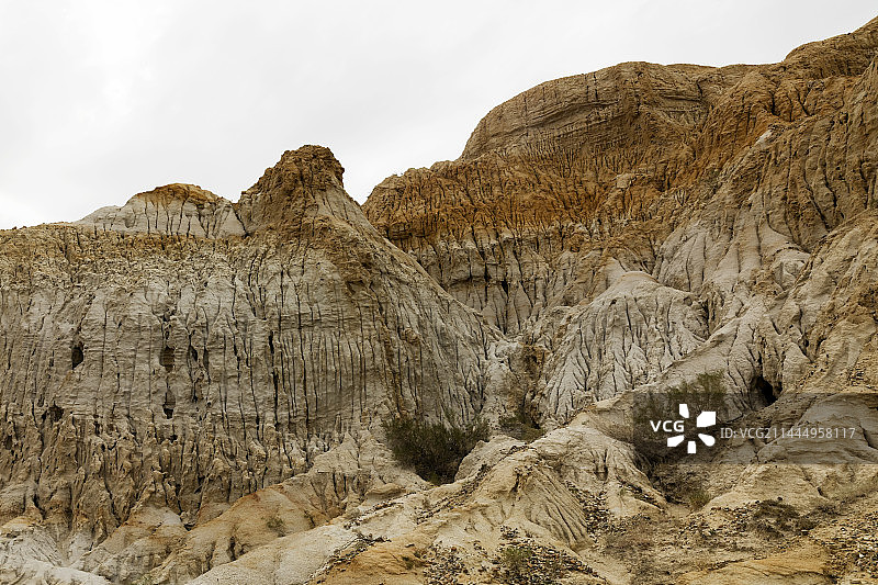 海上魔鬼城--新疆阿勒泰地区福海县有一处雅丹地貌,位于乌伦古湖东岸,绵延十余里,即有海滨风光又有峡谷图片素材