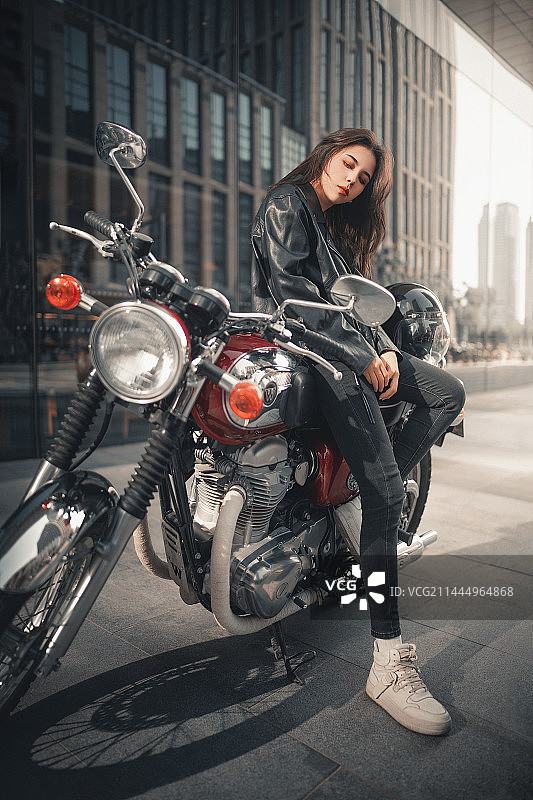 酷飒机车女孩 合作Model:小麦 出镜机车:KAWASAKI(川崎)W800图片素材