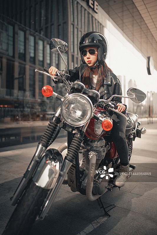 酷飒机车女孩 合作Model:小麦 出镜机车:KAWASAKI(川崎)W800图片素材