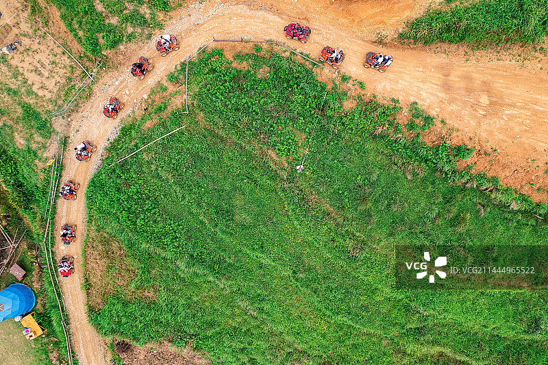 中国萍乡武功山度假村的山地越野车队图片素材