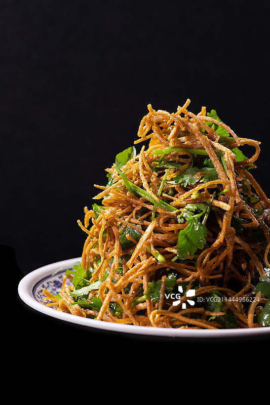 徐州地方特色凉菜 香菜拌馓子图片素材