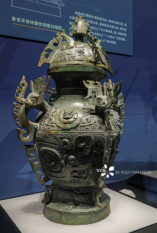 西周青铜器 象首耳卷体夔纹铜罍 四川博物院图片素材