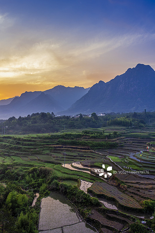 家朋朝霞图片素材