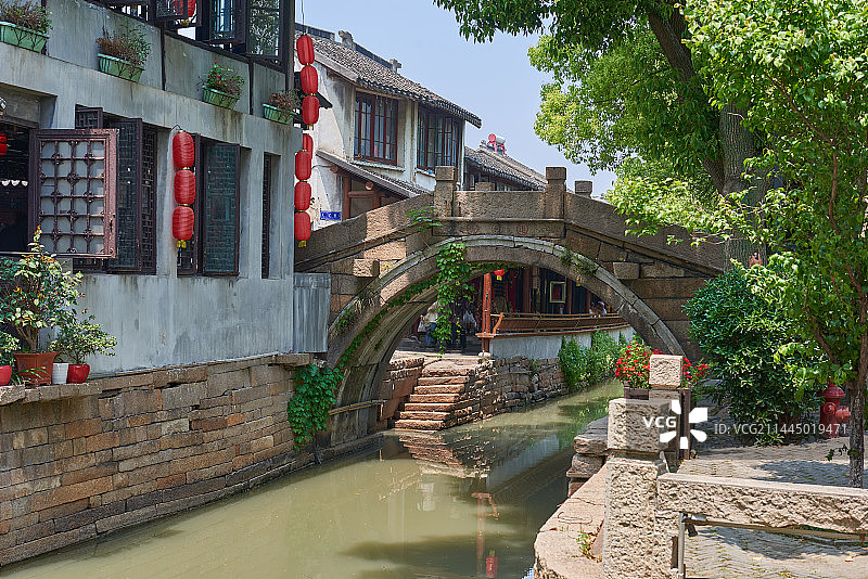 拱桥, 河流, 红灯笼图片素材