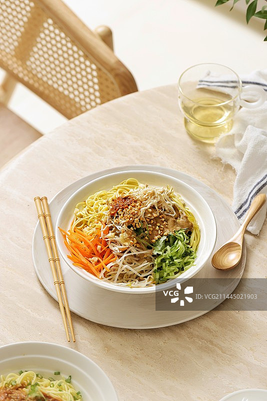 麻酱鸡丝拌面图片素材