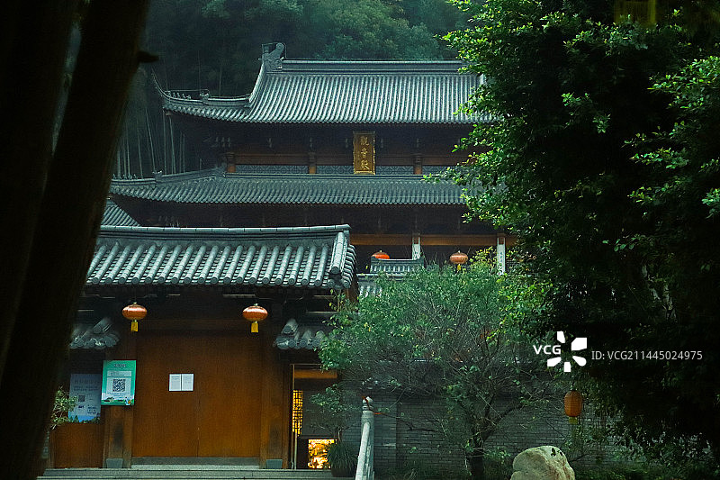 福建宁德镜台山的静海楼夜景和天王寺图片素材