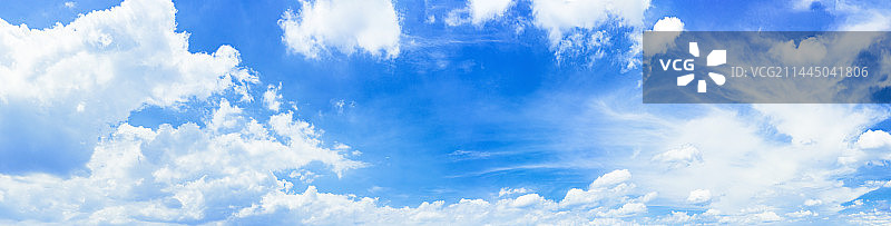 蓝天云层的低角度视图图片素材