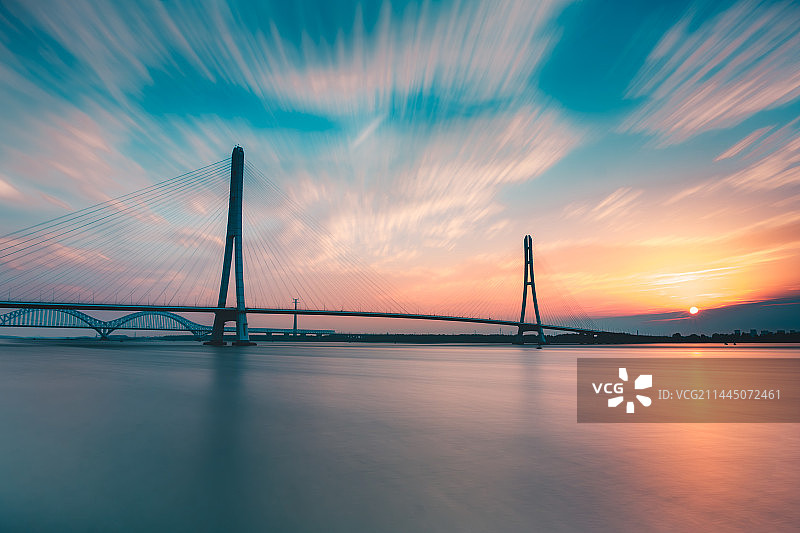 夕阳下的大胜关大桥图片素材