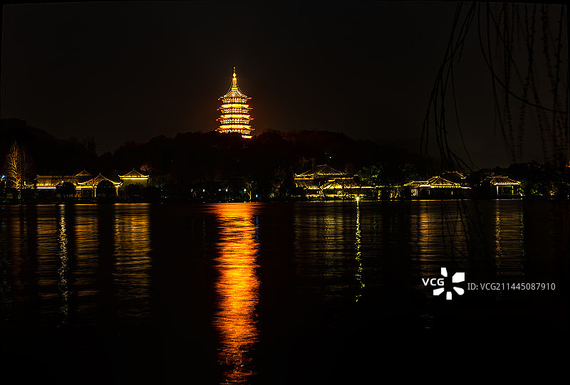 夜幕下的雷峰塔图片素材