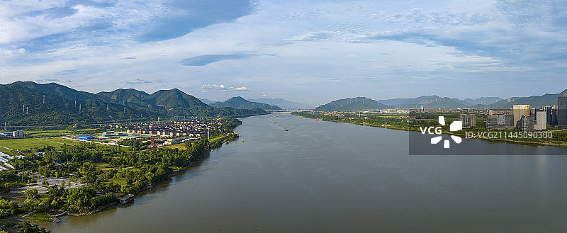 杭州富阳区富春江两岸风光图片素材