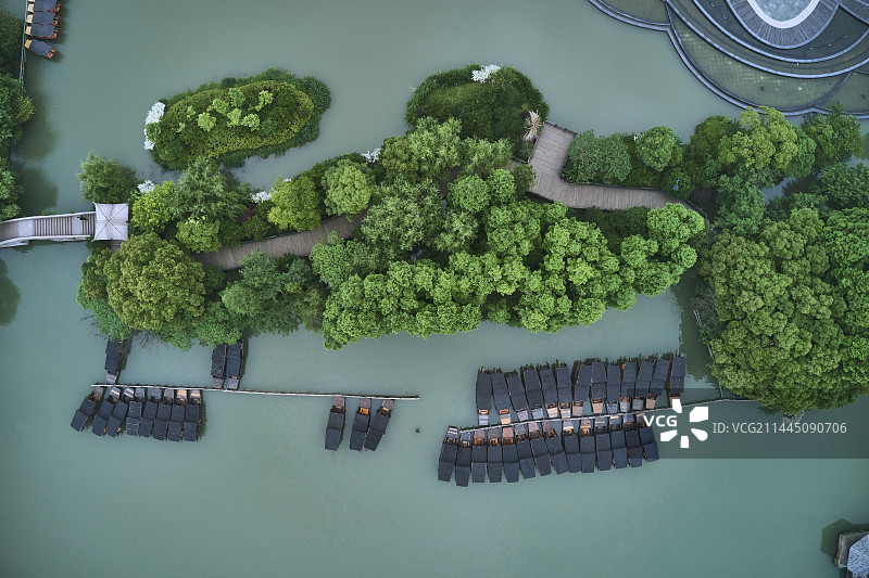 乌镇里的乌篷船图片素材