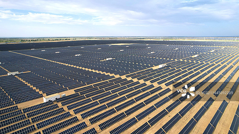 甘肃金塔：戈壁滩建起光伏园图片素材