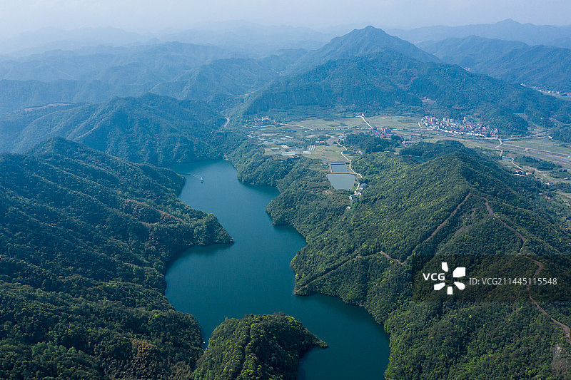 幽蓝的湖泊图片素材