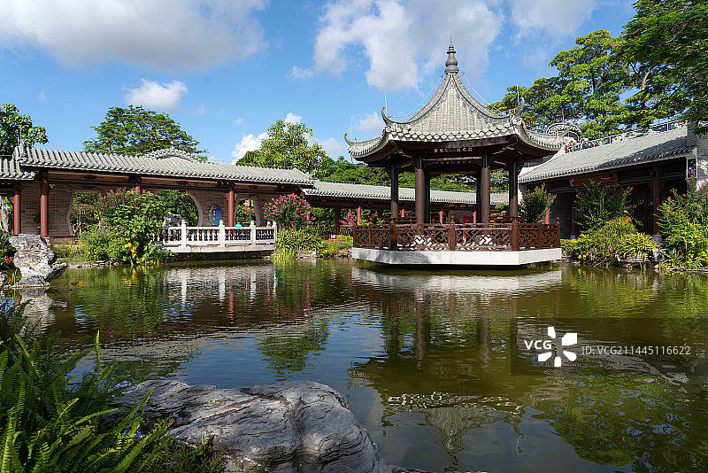 古典园林水池庭院风光图片素材