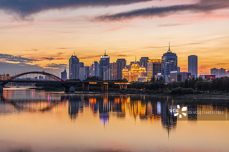 吉林市松花江畔落日、晚霞、夜景图片素材