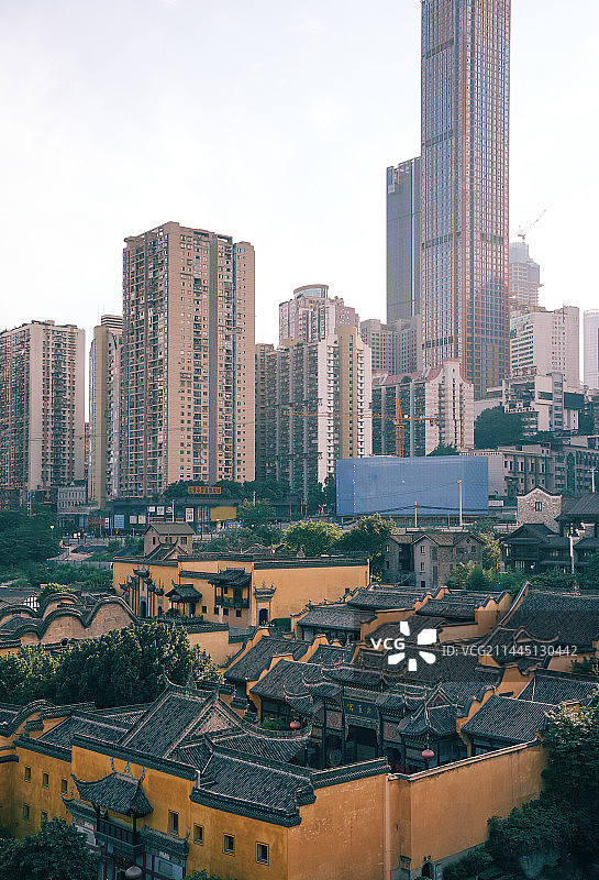 重庆湖广会馆与摩天大楼建筑图片素材