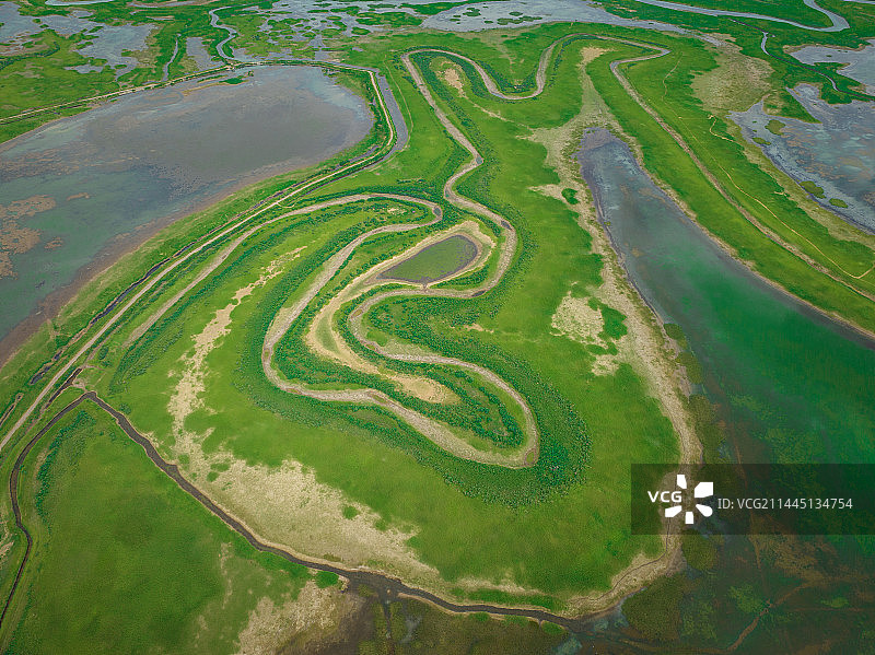 新疆图木舒克市永安湖航拍风景图片素材