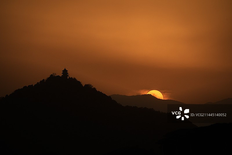 百望山剪影，日落景色图片素材