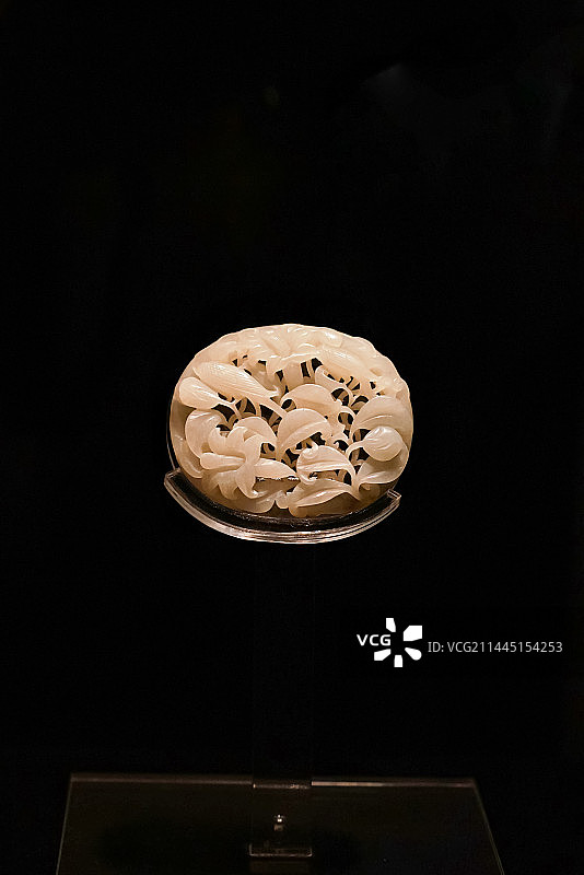 首都博物馆青白玉花鸟纹嵌饰图片素材