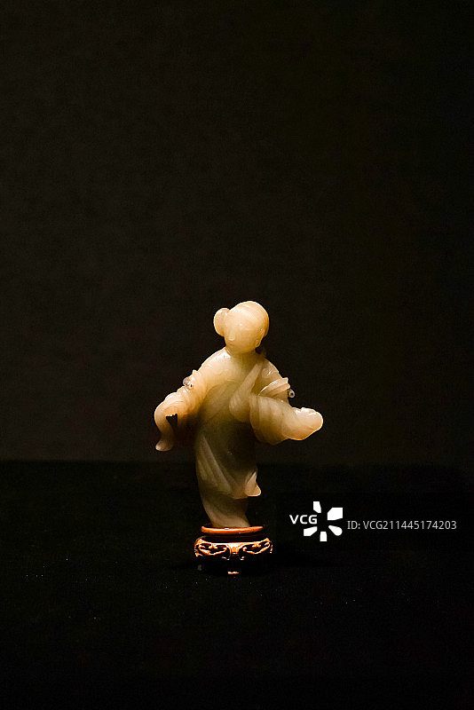 首都博物馆青玉侍女古董玉器图片素材