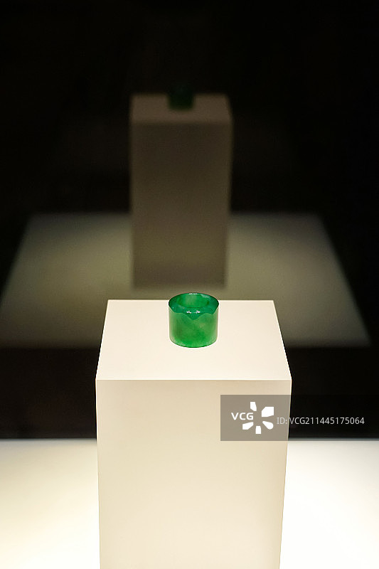 首都博物馆李莲英翡翠扳指图片素材