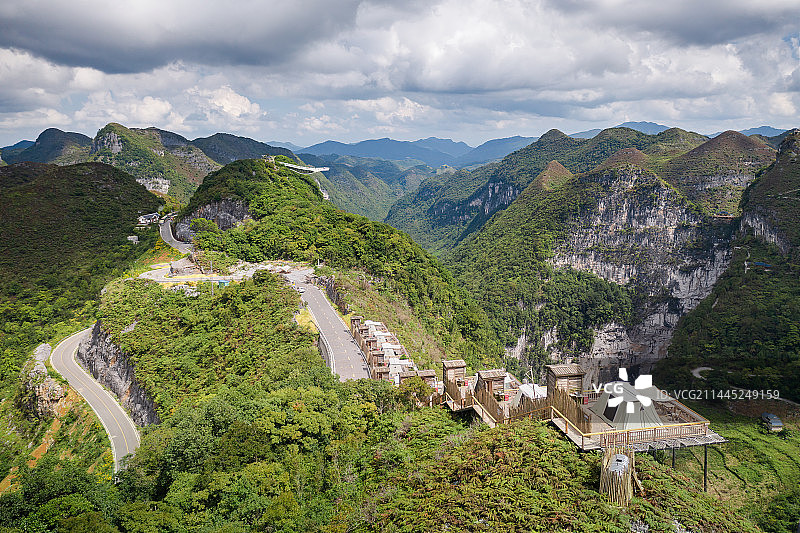 航拍广西乐业大石围天坑风景图片素材